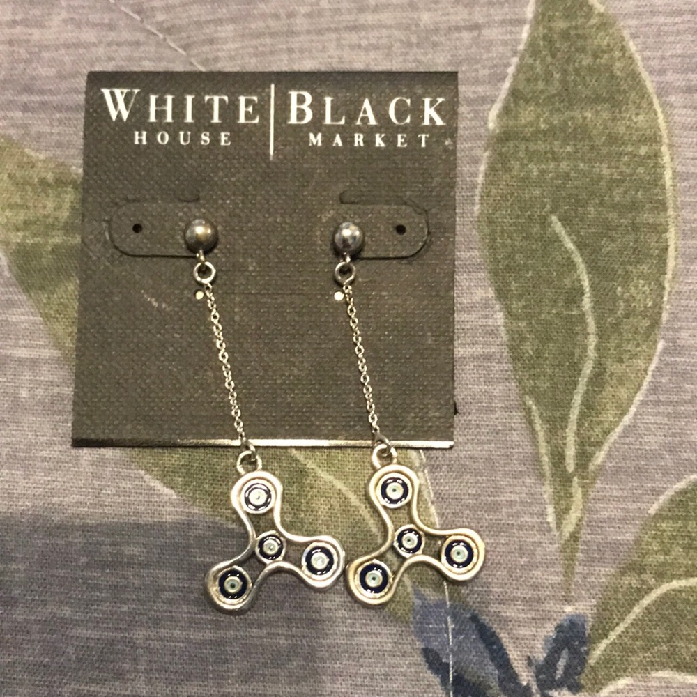 White house drop earrings